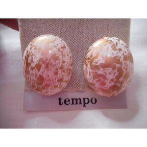 New Vintage clip on earrings gold with pink base costume jewelry Unused